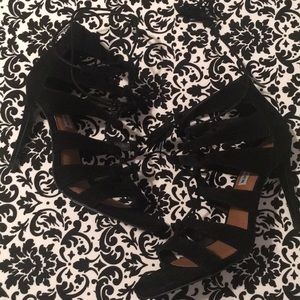 🖤Black Suede Strappy Steven Madden Faraah Heels🖤